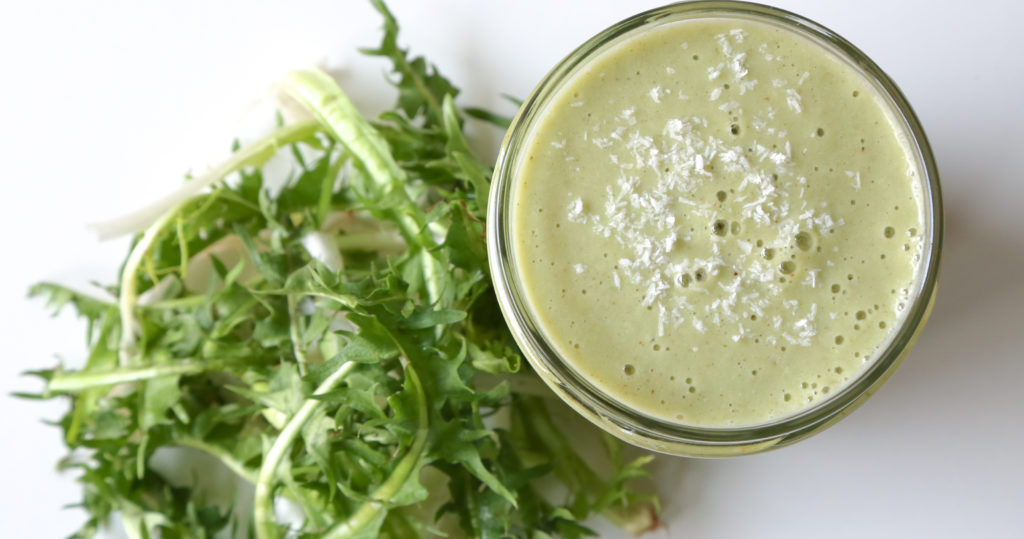 Smoothie detox :  pissenlit, ananas et noix de coco