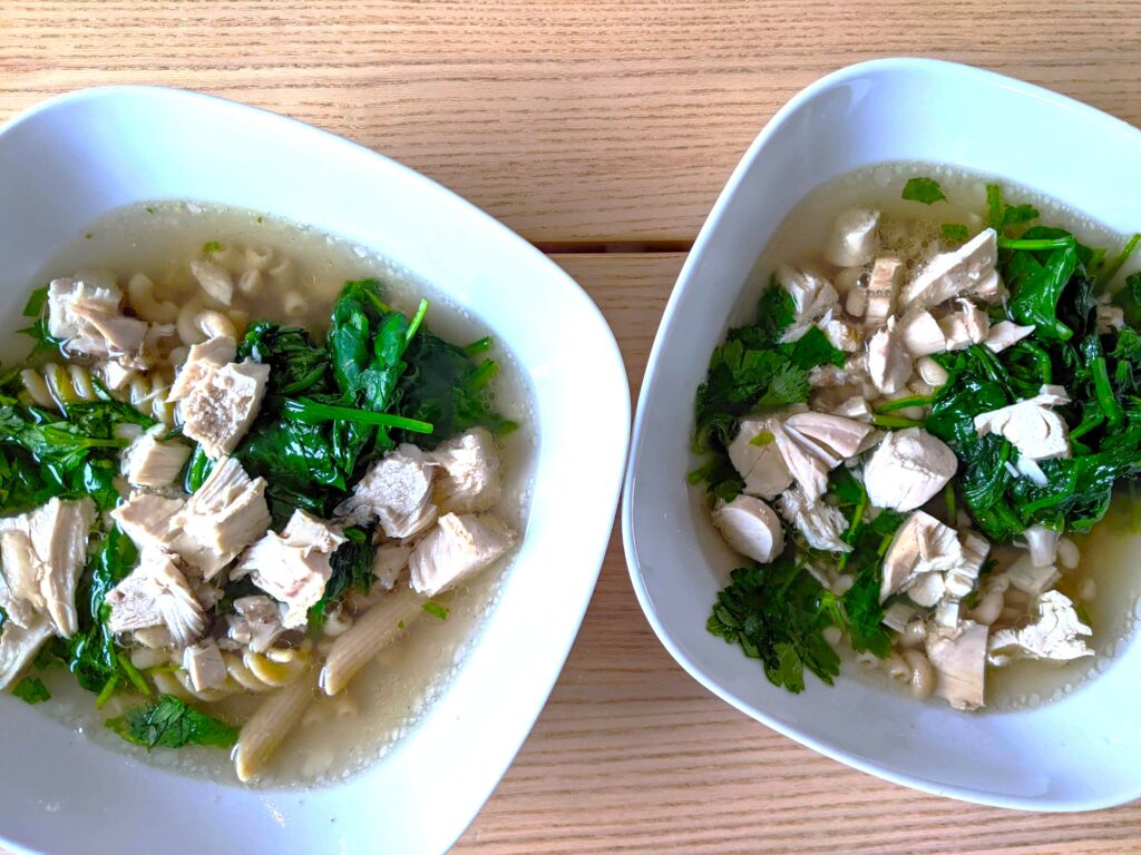 Bouillon de poulet : une arme secrète contre les maux de l’hiver!